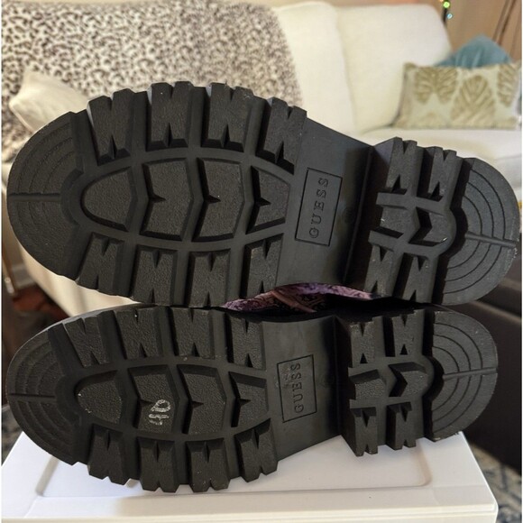 Sz 9.5 Guess Women’s Vaney Logo Pattern Combat Biker Boots Burgundy New - Picture 10 of 12